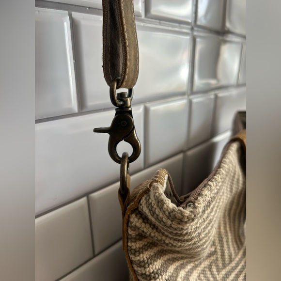 NEW Myra Bag Shoulder bag with regulator/ Neutral colors - Picture 4 of 12